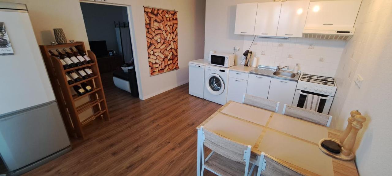 Utulny apartman blizko centra Michalovce Bagian luar foto