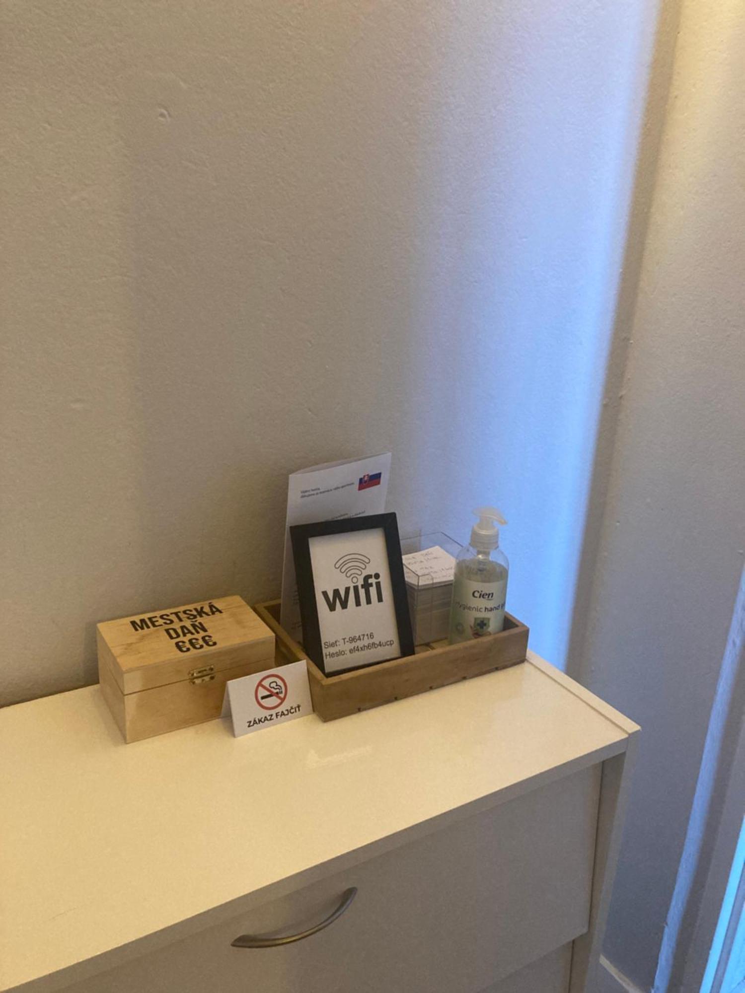 Utulny apartman blizko centra Michalovce Bagian luar foto