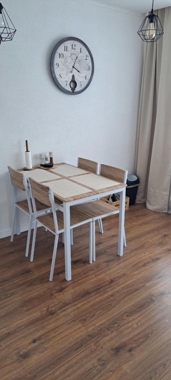 Utulny apartman blizko centra Michalovce Bagian luar foto