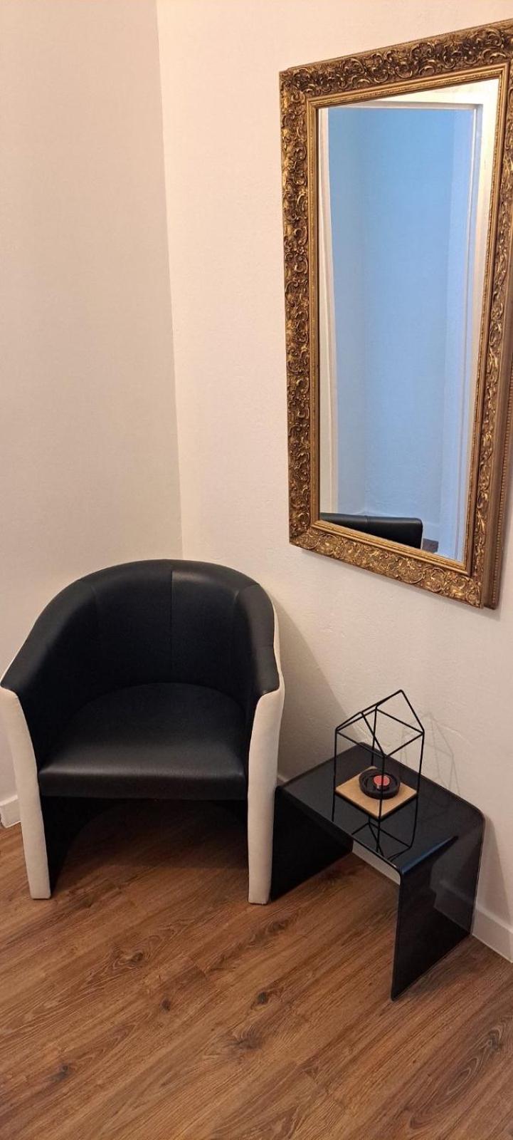Utulny apartman blizko centra Michalovce Bagian luar foto