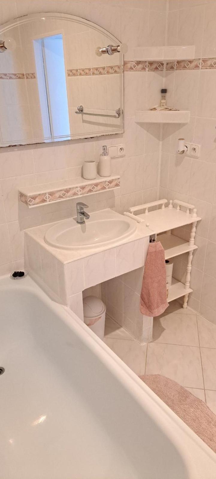 Utulny apartman blizko centra Michalovce Bagian luar foto