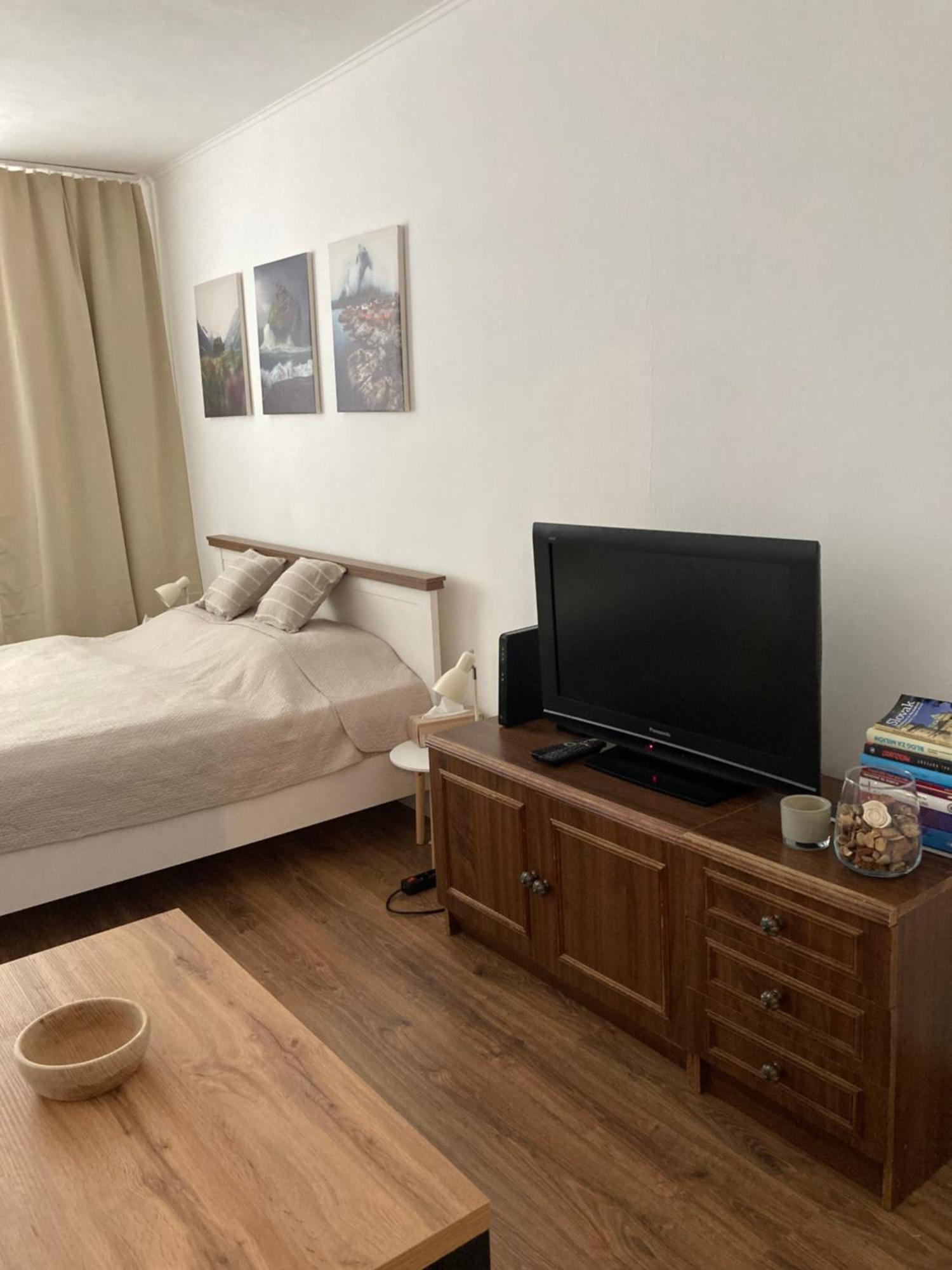 Utulny apartman blizko centra Michalovce Bagian luar foto